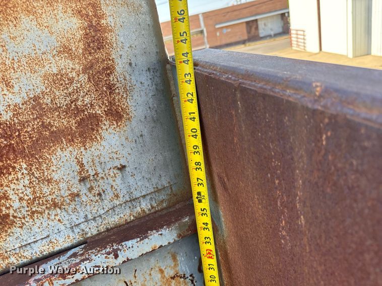 image for item MV9126 1984 Ford 9000 dump truck