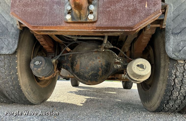 image for item MV9126 1984 Ford 9000 dump truck