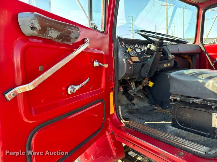 image for item MV9126 1984 Ford 9000 dump truck