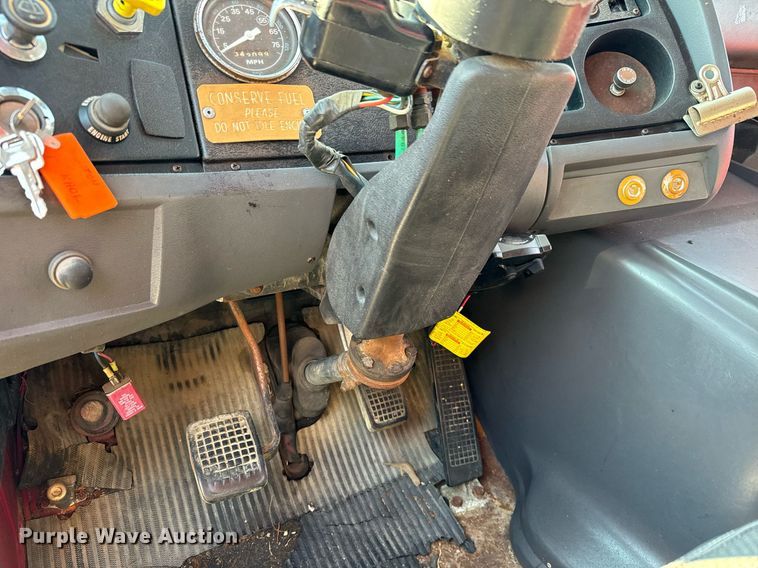 image for item MV9126 1984 Ford 9000 dump truck