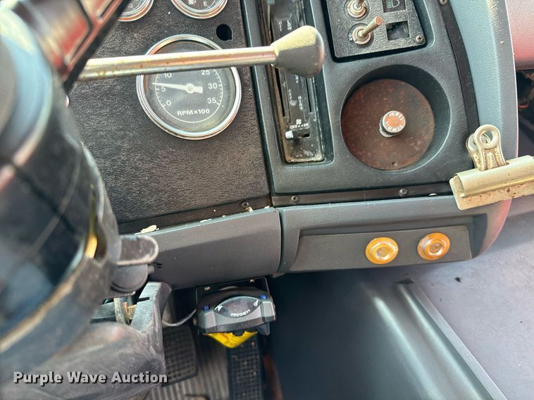 image for item MV9126 1984 Ford 9000 dump truck