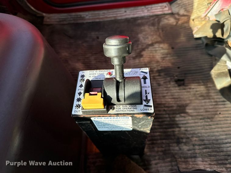 image for item MV9126 1984 Ford 9000 dump truck