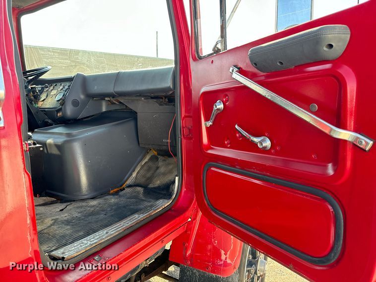 image for item MV9126 1984 Ford 9000 dump truck