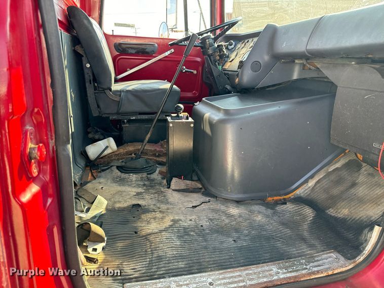 image for item MV9126 1984 Ford 9000 dump truck