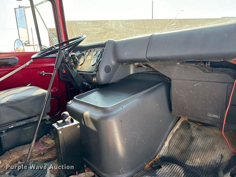 image for item MV9126 1984 Ford 9000 dump truck