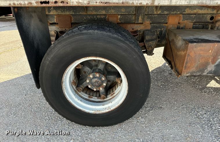 image for item MV9126 1984 Ford 9000 dump truck