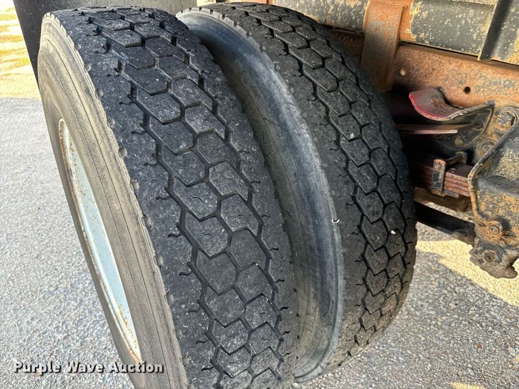 image for item MV9126 1984 Ford 9000 dump truck