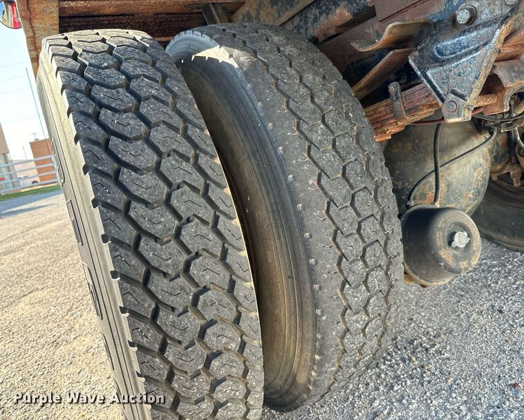 image for item MV9126 1984 Ford 9000 dump truck