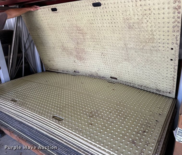 image for item MV9132 (25) TrakMat track mats