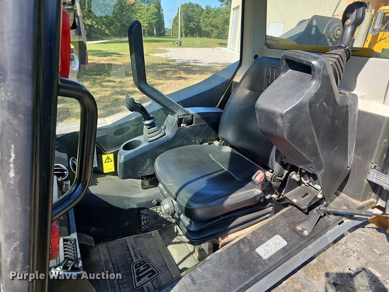 image for item NX9051 2016 JCB 260T tracked skid steer loader