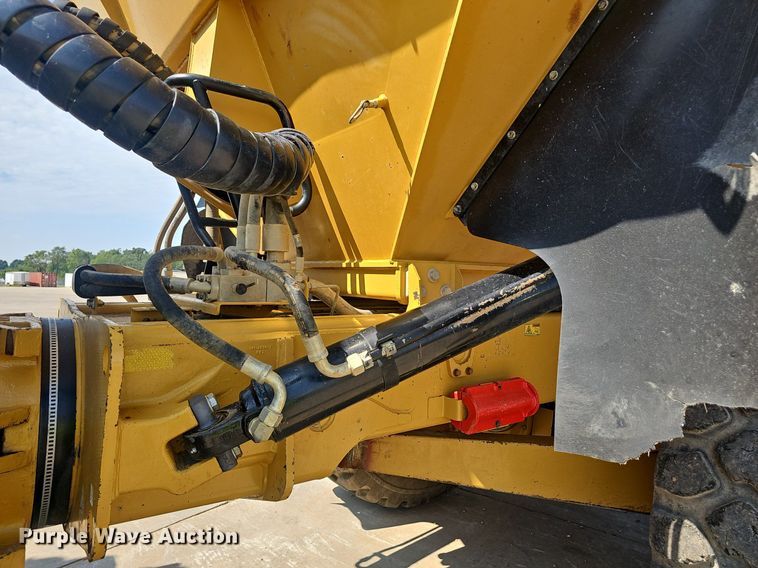 image for item NX9064 2013 Caterpillar  740B haul truck