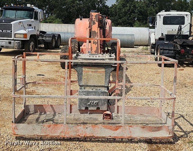 image for item NX9065 2005 JLG 660SJ boom lift