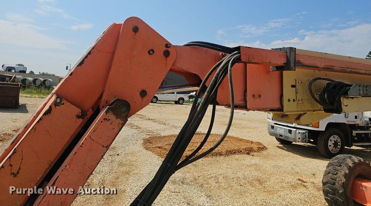 image for item NX9065 2005 JLG 660SJ boom lift