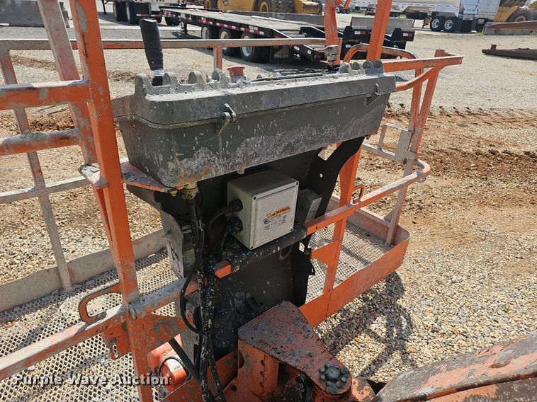 image for item NX9065 2005 JLG 660SJ boom lift