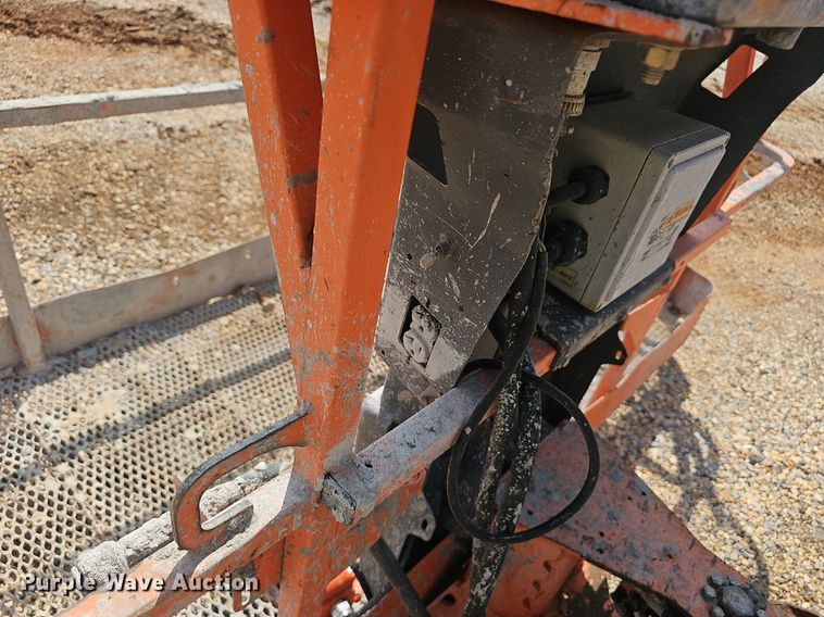 image for item NX9065 2005 JLG 660SJ boom lift