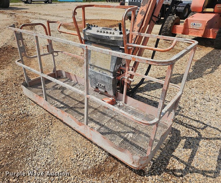 image for item NX9065 2005 JLG 660SJ boom lift