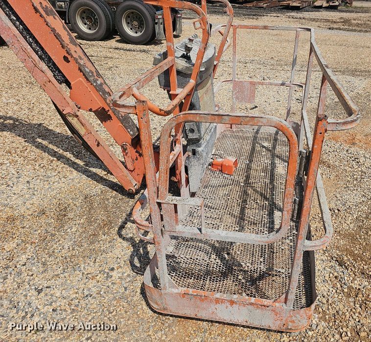 image for item NX9065 2005 JLG 660SJ boom lift
