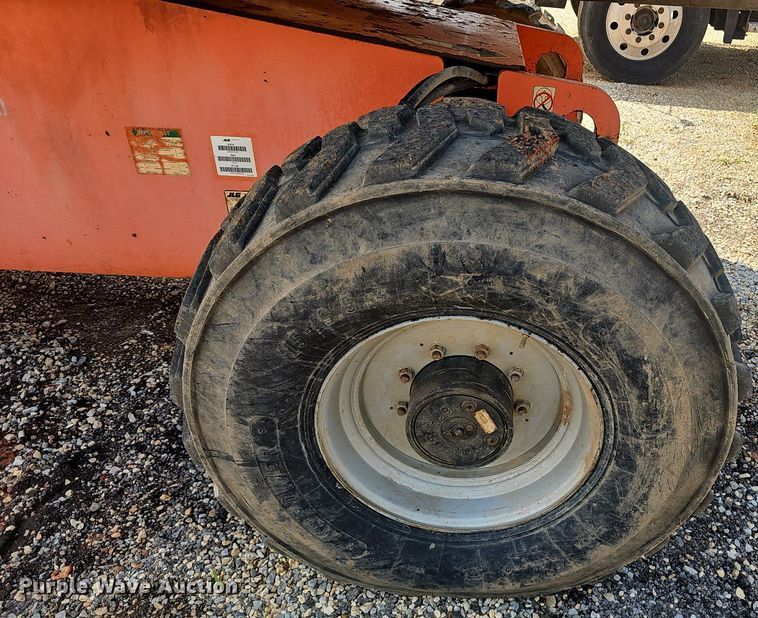 image for item NX9065 2005 JLG 660SJ boom lift