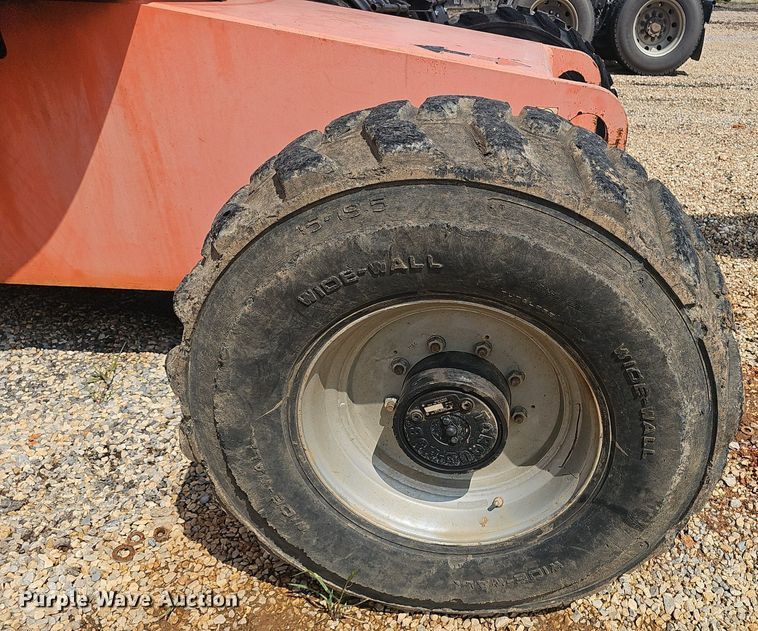 image for item NX9065 2005 JLG 660SJ boom lift