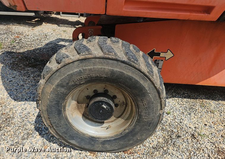 image for item NX9065 2005 JLG 660SJ boom lift