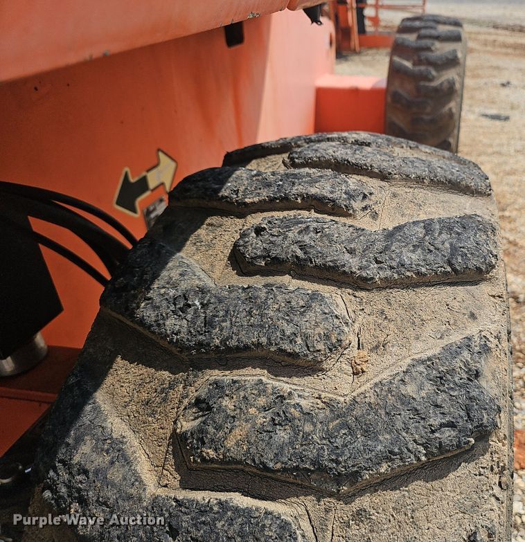 image for item NX9065 2005 JLG 660SJ boom lift