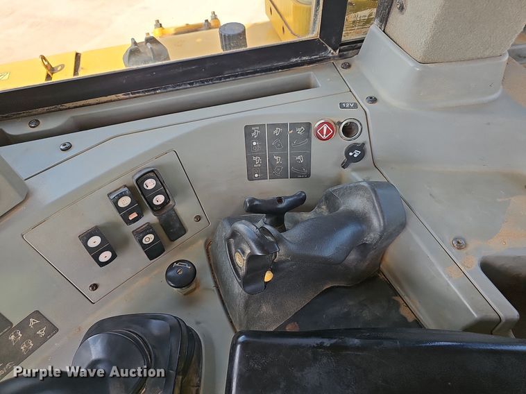 image for item NX9067 2012 Caterpillar  D8T dozer