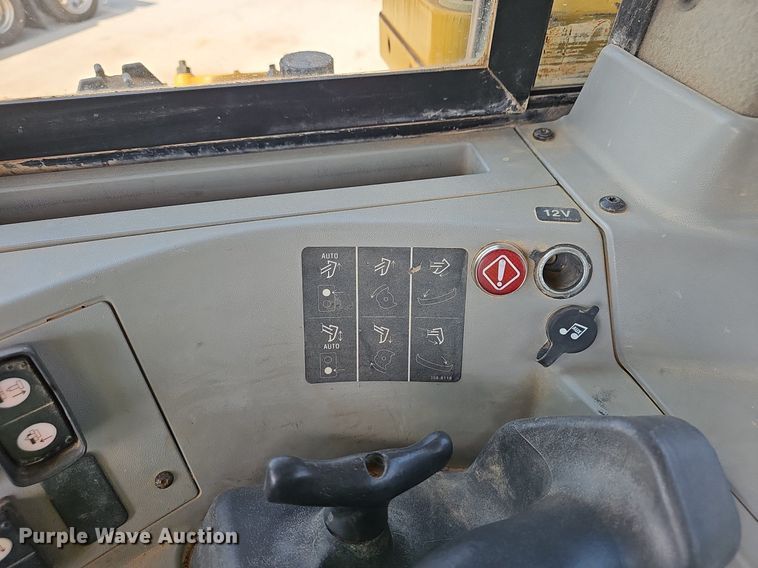 image for item NX9067 2012 Caterpillar  D8T dozer