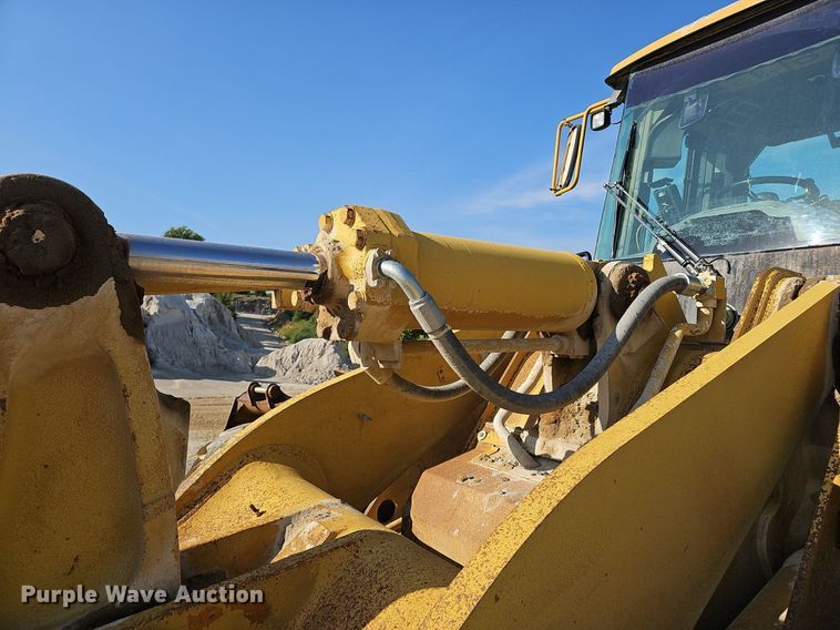 image for item NX9071 2004 Caterpillar 966G wheel loader