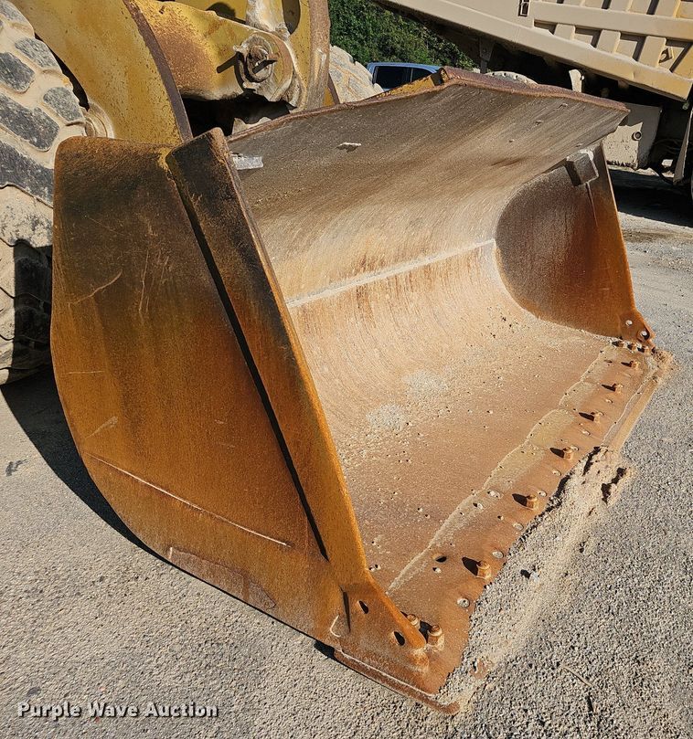 image for item NX9071 2004 Caterpillar 966G wheel loader