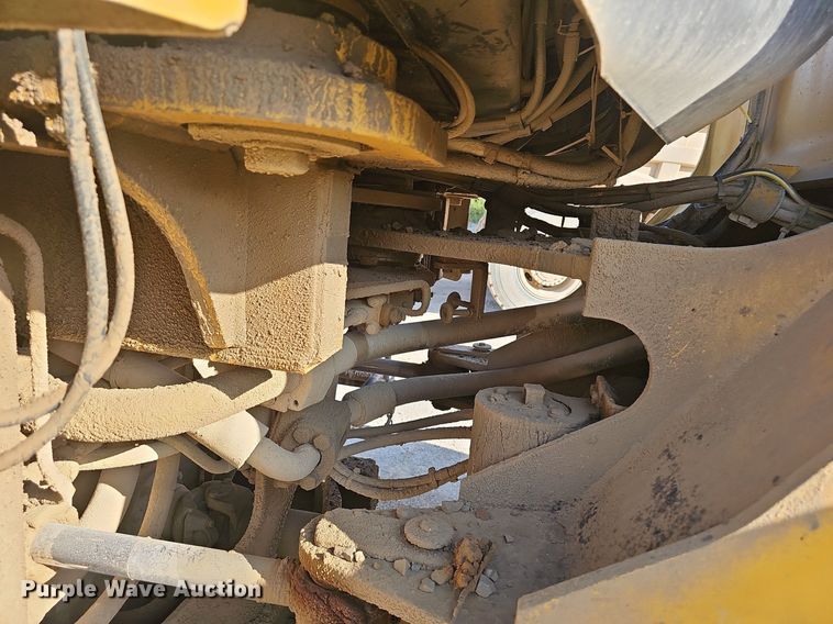 image for item NX9071 2004 Caterpillar 966G wheel loader