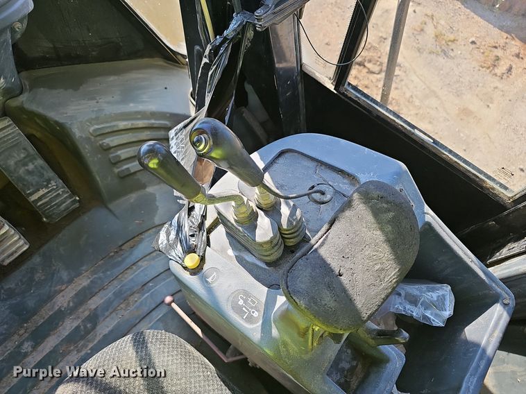 image for item NX9071 2004 Caterpillar 966G wheel loader