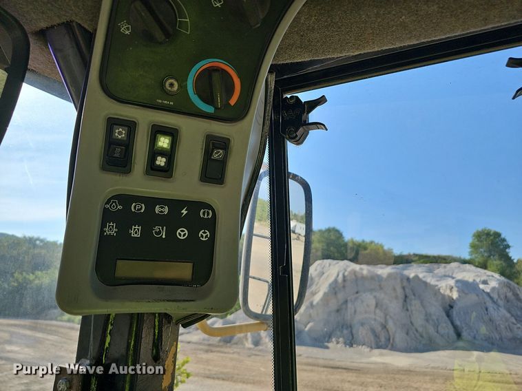 image for item NX9071 2004 Caterpillar 966G wheel loader