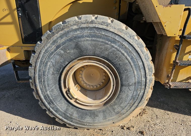 image for item NX9071 2004 Caterpillar 966G wheel loader