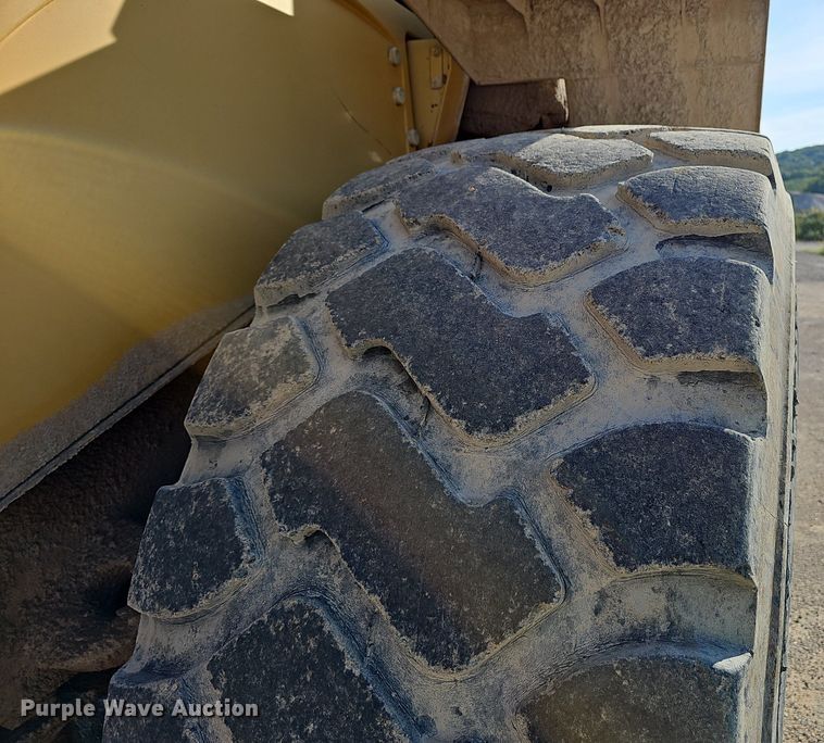 image for item NX9071 2004 Caterpillar 966G wheel loader