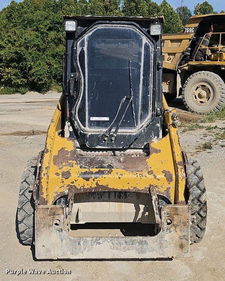 image for item NX9072 2011 Caterpillar 226B skid steer loader