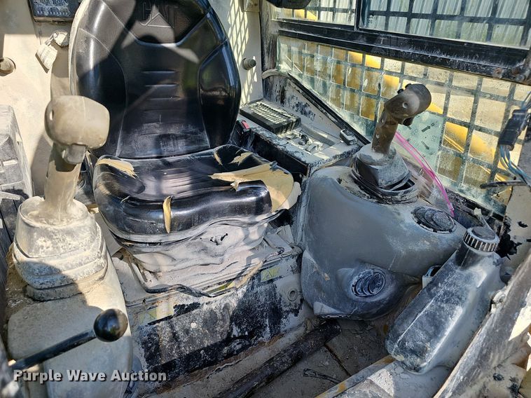 image for item NX9072 2011 Caterpillar 226B skid steer loader