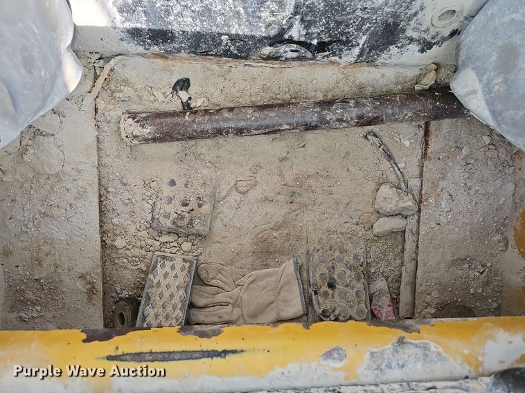 image for item NX9072 2011 Caterpillar 226B skid steer loader