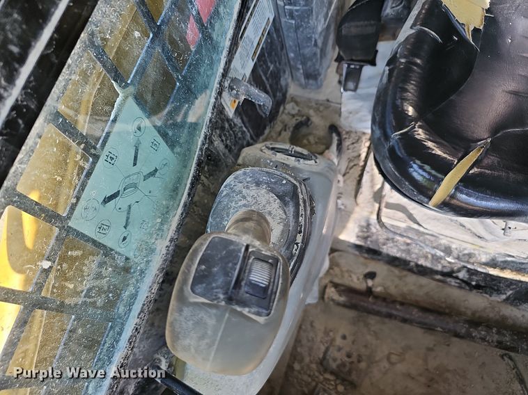 image for item NX9072 2011 Caterpillar 226B skid steer loader