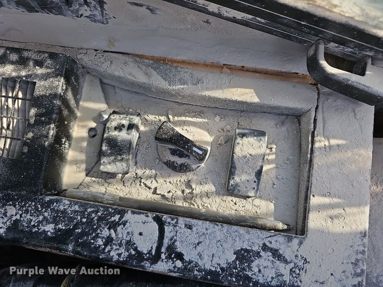 image for item NX9072 2011 Caterpillar 226B skid steer loader