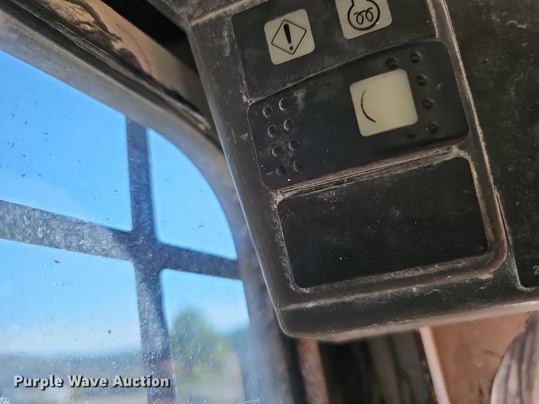 image for item NX9072 2011 Caterpillar 226B skid steer loader