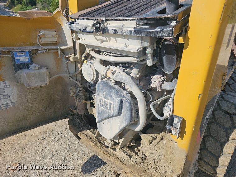 image for item NX9072 2011 Caterpillar 226B skid steer loader