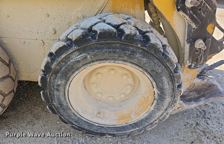 image for item NX9072 2011 Caterpillar 226B skid steer loader
