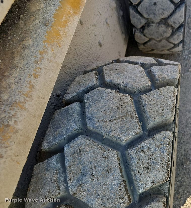 image for item NX9072 2011 Caterpillar 226B skid steer loader