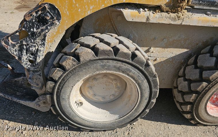 image for item NX9072 2011 Caterpillar 226B skid steer loader