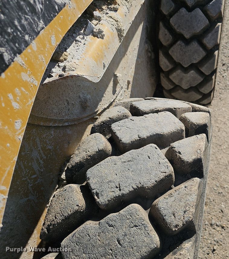 image for item NX9072 2011 Caterpillar 226B skid steer loader