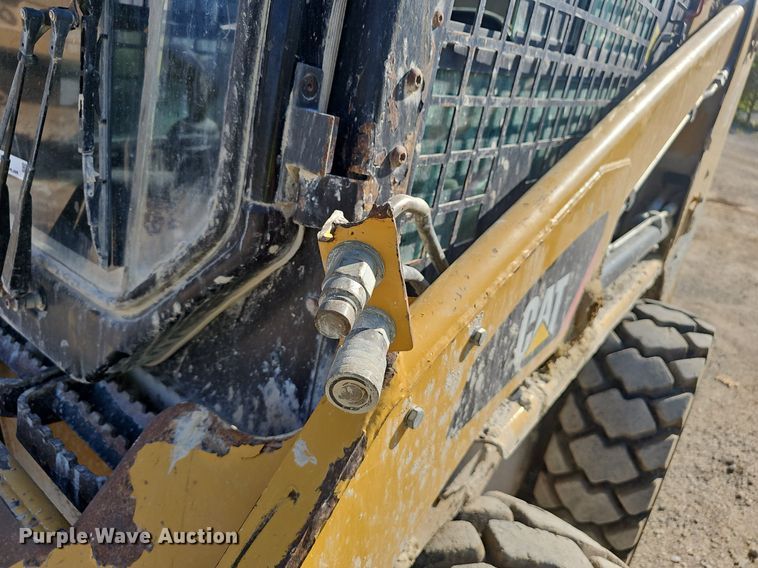 image for item NX9072 2011 Caterpillar 226B skid steer loader