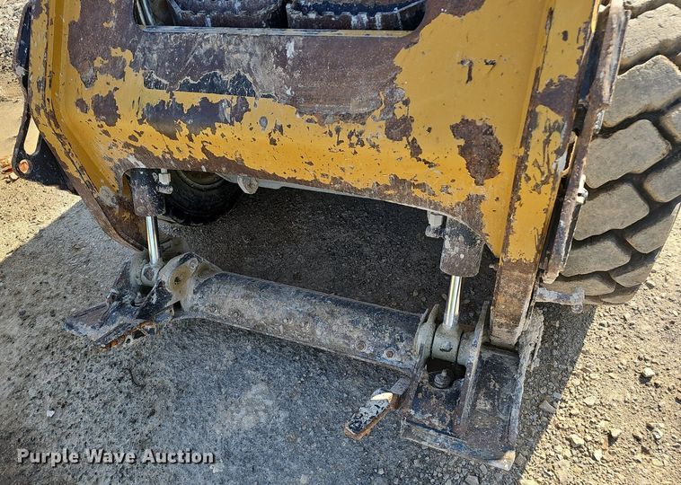 image for item NX9072 2011 Caterpillar 226B skid steer loader