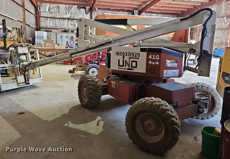 image for item NX9073 1999 Snorkel UN0-41F0 boom lift