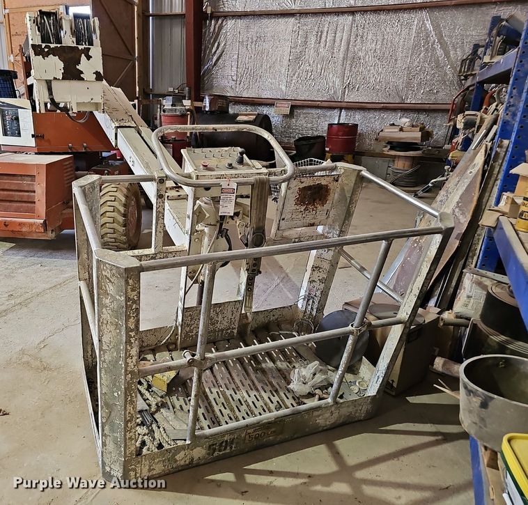 image for item NX9073 1999 Snorkel UN0-41F0 boom lift