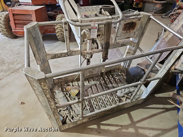 image for item NX9073 1999 Snorkel UN0-41F0 boom lift